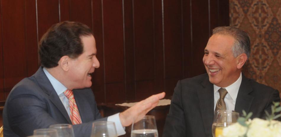 Manuel Corripio y el ministro José Ramón Peralta durante la entrevista. JORGE CRUZ/LISTÍN DIARIO