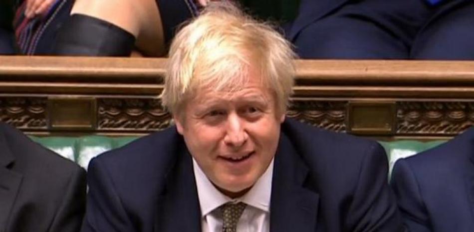 Imagen tomada del metraje transmitido por la Unidad de Grabación Parlamentaria del Reino Unido (PRU) que muestra al primer ministro británico Boris Johnson. AFP/PRU.