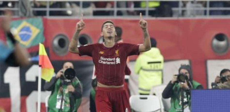 Robert Firmino festeja el gol que marcó para otorgarle la victoria al Liverpool