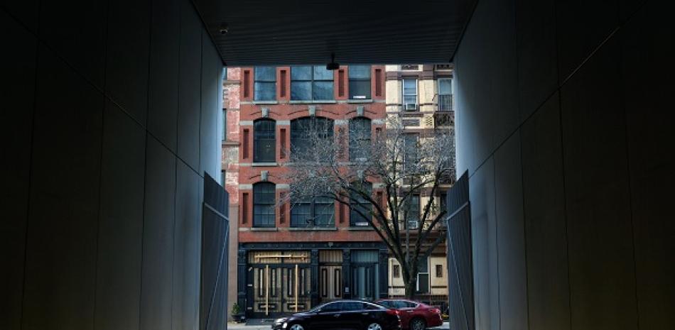 Una porte cochère —la versión urbana del garaje abierto— en el número 565 de la calle Broome, un edificio departamental de lujo en el Bajo Manhattan, el 25 de noviembre de 2019. (Anna Watts/The New York Times)
