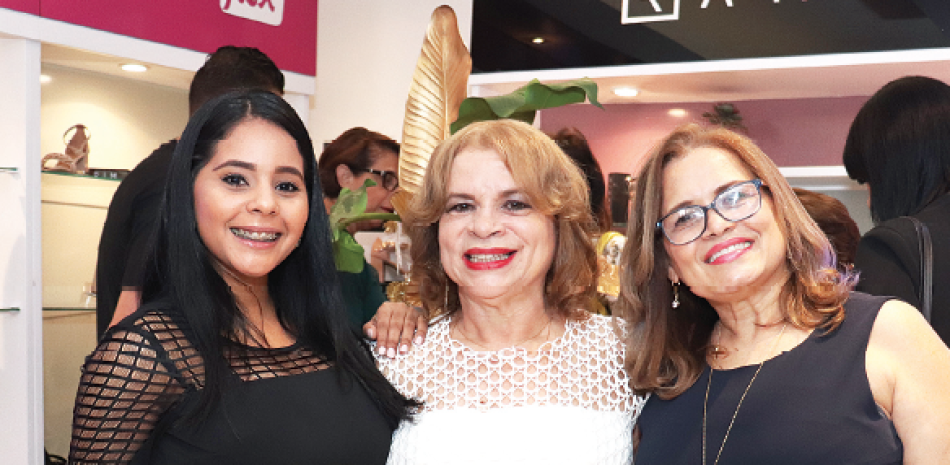 Jatnna Carrasco, Victoria de León y Mariel Méndez. NELSON ÁLVAREZ7LD