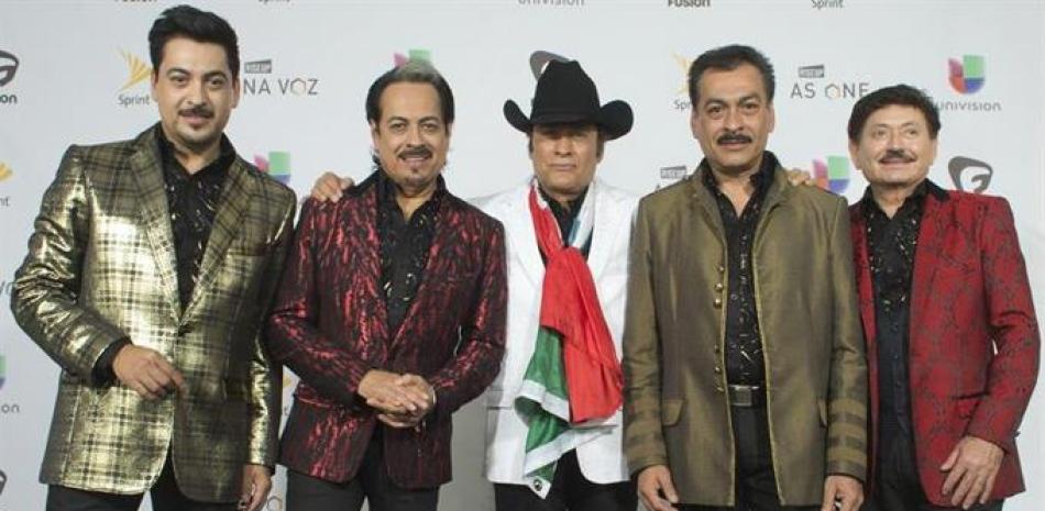 Fotografía de archivo del grupo musical mexicano Los Tigres del Norte en el concierto "Rise Up As One" en la frontera entre México y Estados Unidos. EFE/Rodolfo De Luna.