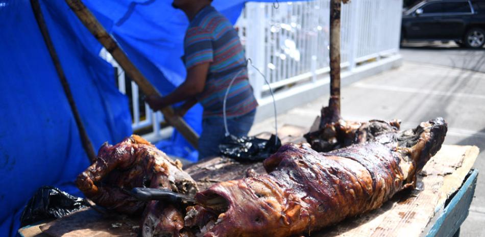 Al consumir carne de cerdo es necesario asegurarse de que esté bien cocida para evitar contraer la enfermedad.