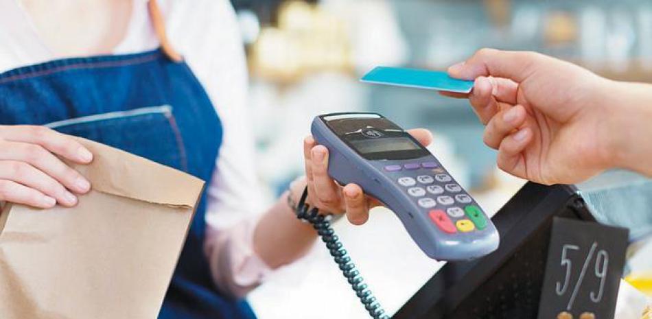 Transacciones con tarjetas de crédito van en aumento cada caño. ARCHIVO/LISTÍN DIARIO