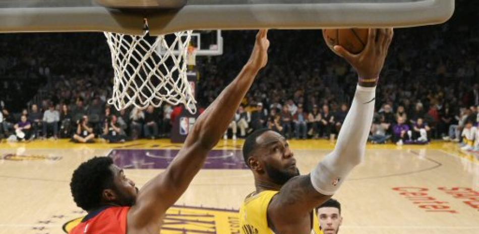 LeBron James durante el último partido disputado por los Ángeles Lakers. / AP