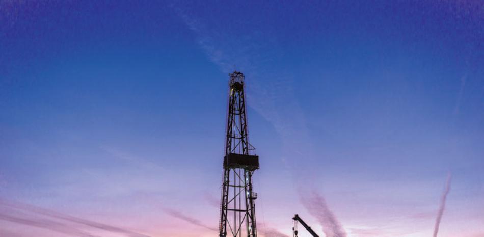 El precio del crudo West Texas Intermediate (WTI) subió ayer en momentos que se especula de un recorte en la producción petrolera estadounidense. Ayer, el barril del crudo se cotizó por encima de US$63.03. /ISTOCK