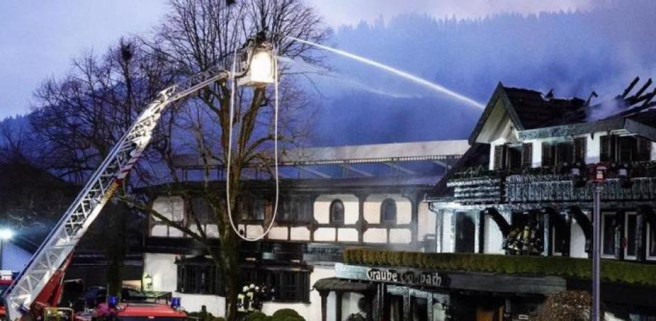 El Schwarzwaldstube, ubicado en el Hotel Traube Tonbach ha quedado totalmente calcinado (ANDREAS ROSAR / EFE)