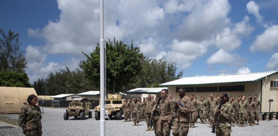 Foto tomada el 26 de agosto del 2019 de soldados en Camp Simba, Manda Bay, Kenia. Foto suministrada por la Fuerza Aerea de EEUU. (Lexie West/Fuerza Aérea de EEUU, via AP)