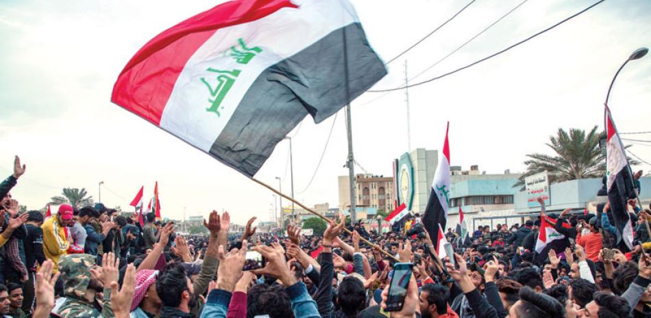 Miles de iraquíes protestaron ayer en las calles contra Estados Unidos e Irán. AFP /