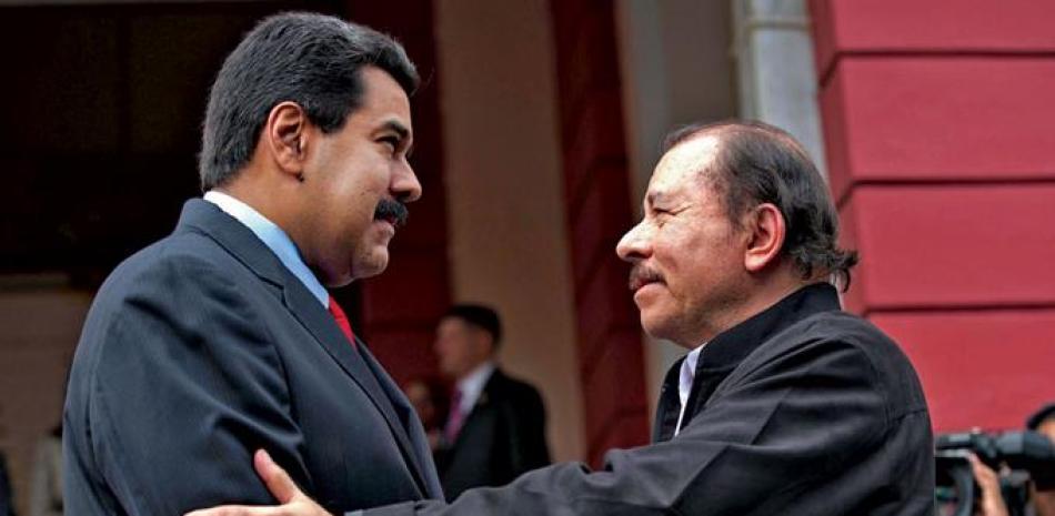 Nicolás Maduro y Daniel Ortega, presidentes de Venezuela y Nicaragua, respectivamente. AP