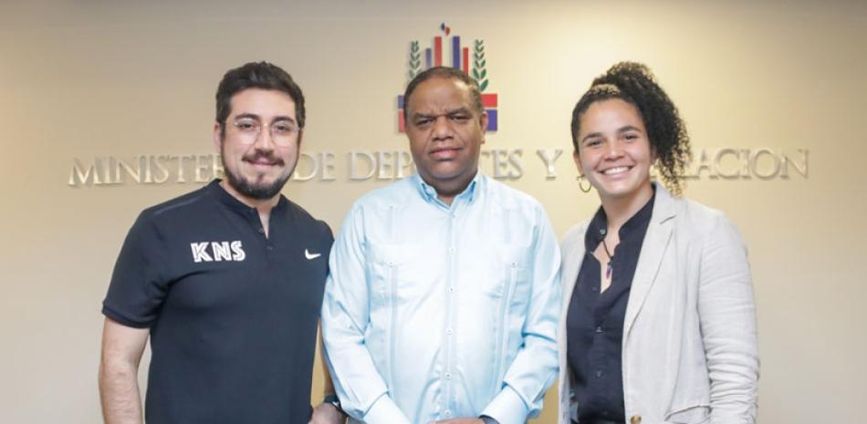 El ministro de Deportes Danilo Díaz junto a Laura Guerrero y Patricio Martínez.
