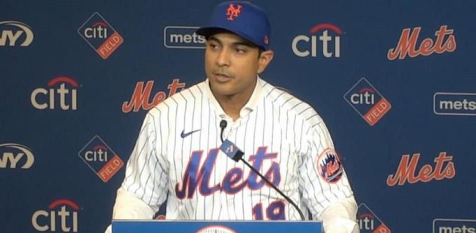 Luis Rojas en su presentación como nuevo dirigente de los Mets de Nueva York.