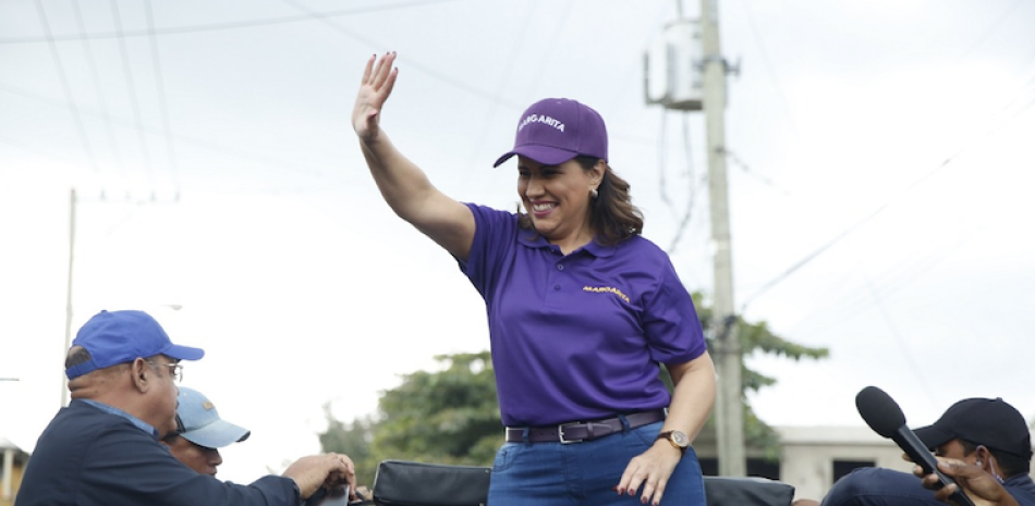 Margarita Cedeño apoya a candidatos municipales.