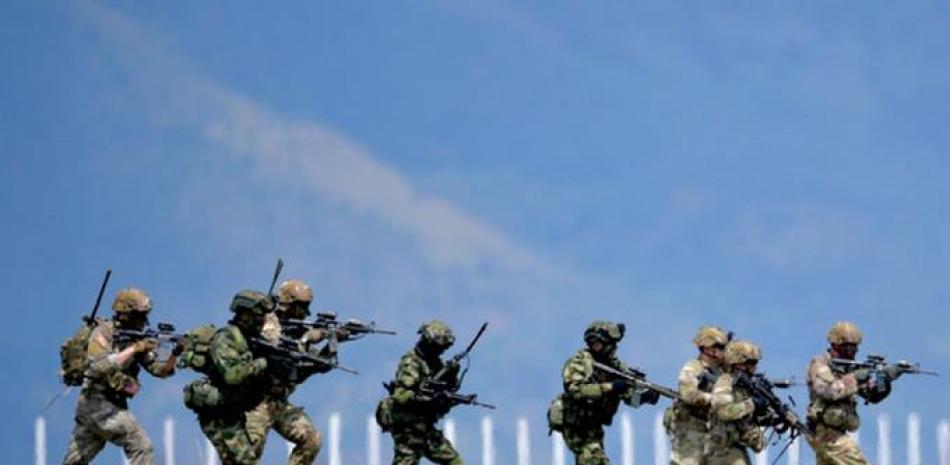 Soldados colombianos y estadounidenses durante ejercicios militares en Tolemaida, Colombia. AFP