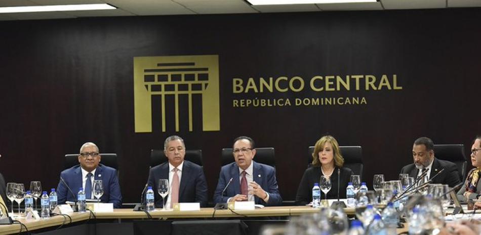 Gobernador del Banco Central rinde informe sobre los resultados preliminares del crecimiento de la economía.