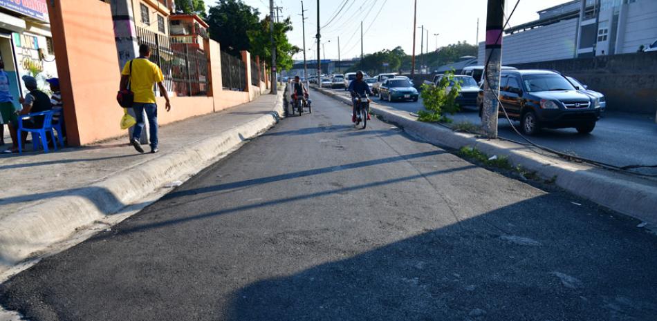 La vía de acceso que conecta con el puente luce reparada.