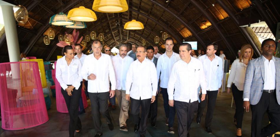 El presidente Danilo Medina recorre las instalaciones.