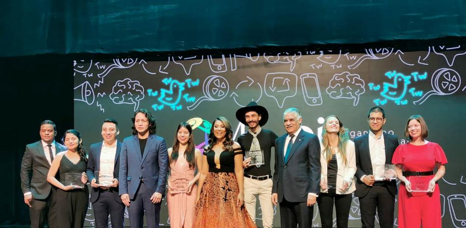 La ceremonia también sirvió de marco para la entrega, por primera vez en el país, de
los Premios Iberoamericanos de Juventud. DALTON HERRERA/ LISTÍN DIARIO