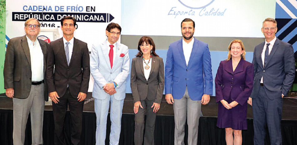 Representante del sector exportador acompañan a la embajadora Robin Bernstein y a Rafael Paz. F. EXTERNA.
