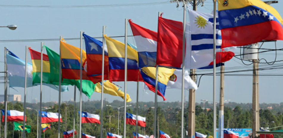 Banderas Latinoamérica, Listín Diario