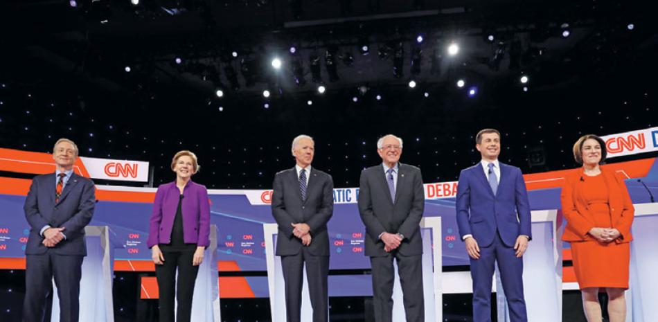 En esta foto de archivo del martes 14 de enero de 2020 figuran los candidatos demócratas. AP/