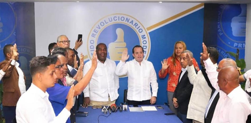 José Ignacio Paliza juramentó nuevos miembros en PRM.