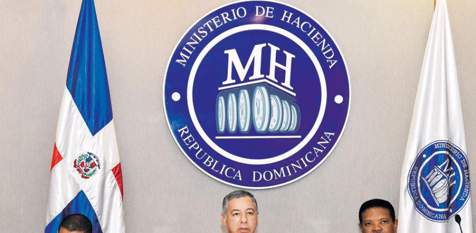El ministro de Hacienda, Donald Guerrero, mostró los resultados de las finanzas públicas en 2019. FUENTE EXTERNA.