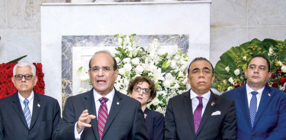 El presidente de la JCE, Julio César Castaños Guzmán, y otros miembros del organismo electoral.