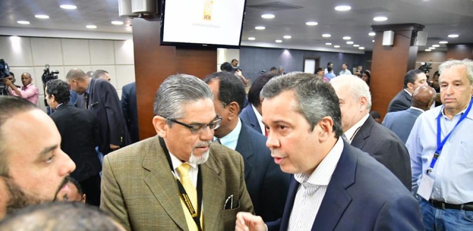 Delegados políticos de partidos ante la Junta Central Electoral, debaten posibles modificaciones. / Foto: José Alberto Maldonado