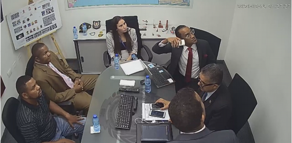Captura del video donde se muestra una parte del interrogatorio del técnico de Claro. / Fuente: Policía Nacional