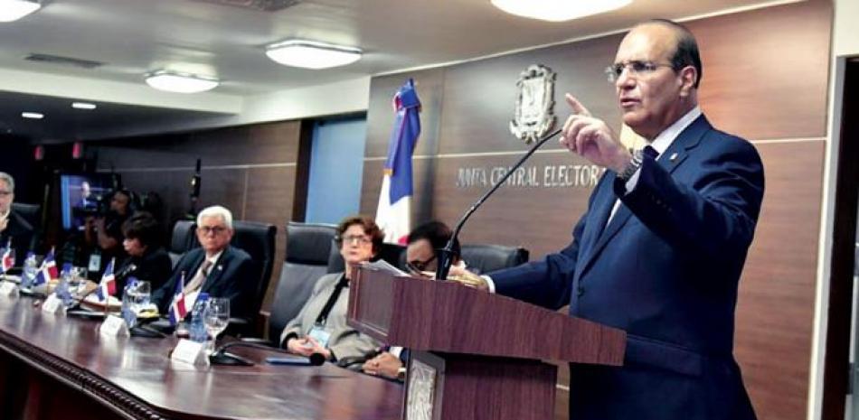 Julio Cesar Castaños Guzmán habló ayer en la audiencia pública con los partidos políticos. JOSÉ A. MALDONADO