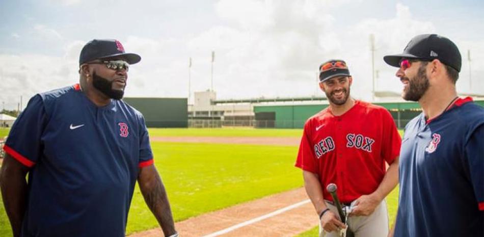 David Ortiz estovo ayer en los campos de entrenamientos de Boston conversando y aconsejando jugadores.t.