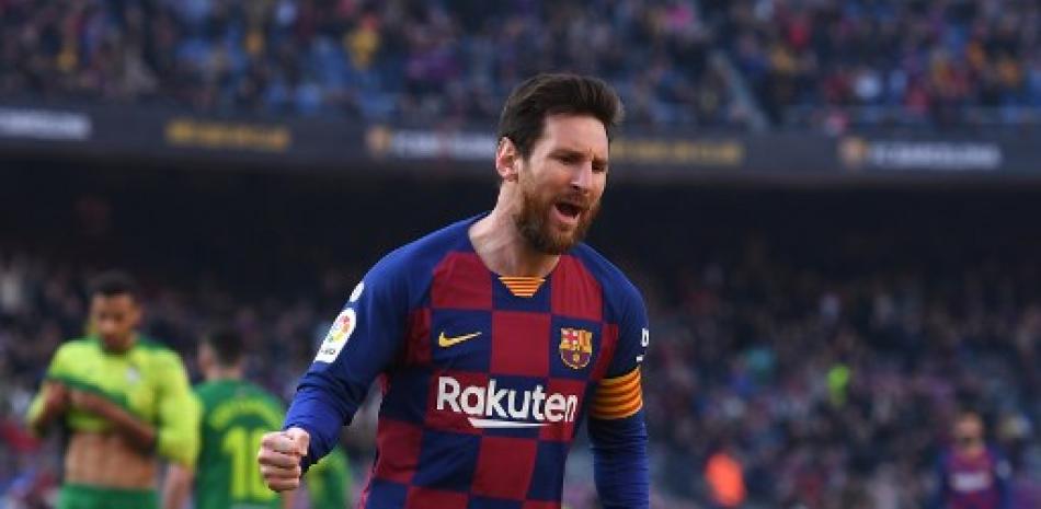 Lionel Messi celebra tras anotar durante el partido de fútbol de la liga española FC Barcelona contra SD Eibar en el estadio Camp Nou. Josep Lago/AFP.