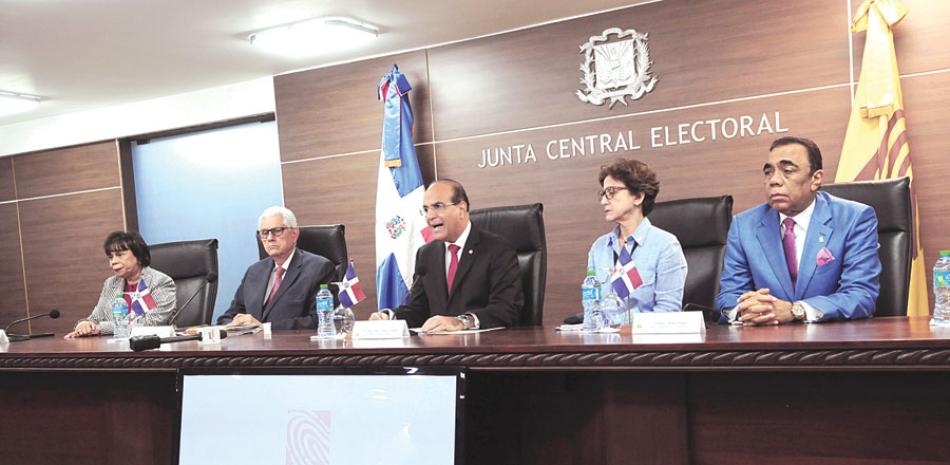 El pleno de la Junta Central Electoral (JCE) suspendió ayer al director de Informática, Mario Núñez, lo que consideró un acto de prudencia para facilitar la auditoría. /JORGE CRUZ