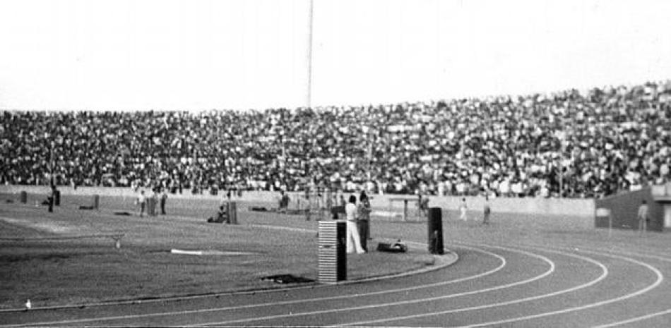 Miles de dominicanos coparon los lugares disponibles en el Estadio Olímpico, donde se realizaron dos grandes conciertos dentro del festival “Siete días con el pueblo”, en 1974.