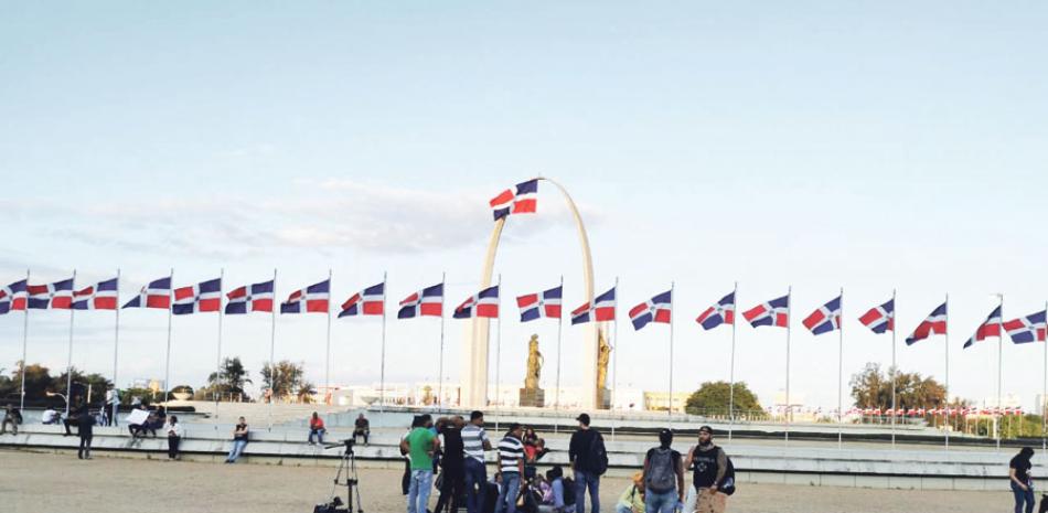 Así quedó ayer la Plaza de la Bandera tras las protestas que incluyeron “El Trabucazo 2020”. DALTON HERRERA