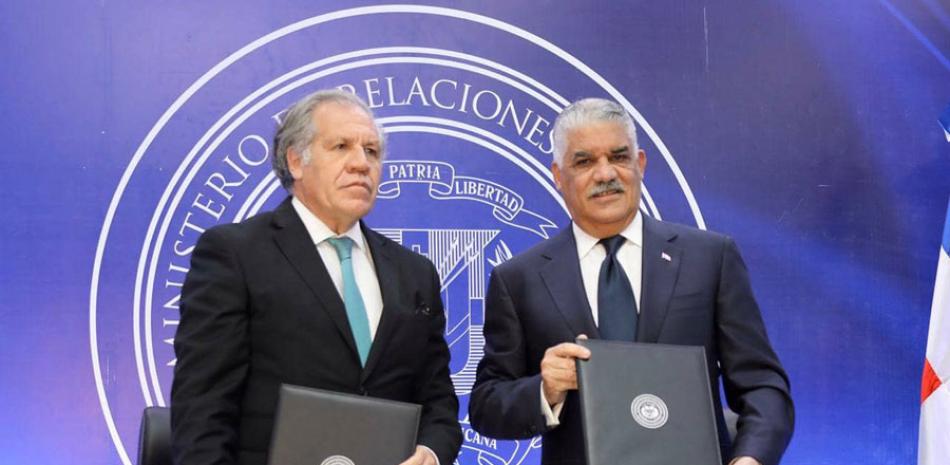 Luis Almagro y Miguel Vargas suscribieron el acuerdo.