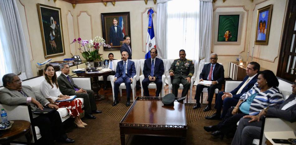 El presidente Danilo Medina se reunió en Palacios con las autoridades de Salud Pública para conocer la situación del coronavirus y sobre los planes de prevención.
