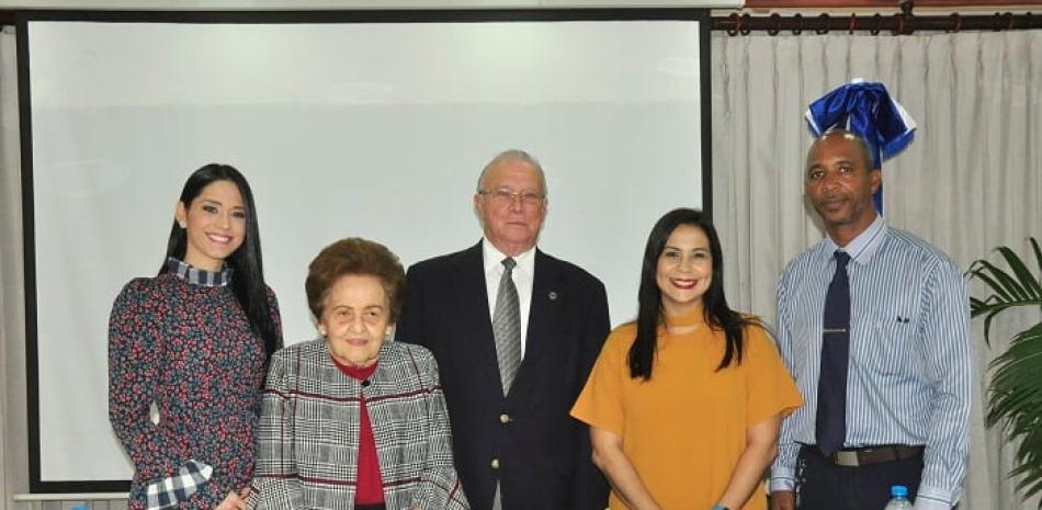 Ginette Then Comprés, Mary Pérez de Marranzini, Arturo Pérez Gaviño, Cristy Luciano y Pedro Pablo Acevedo.