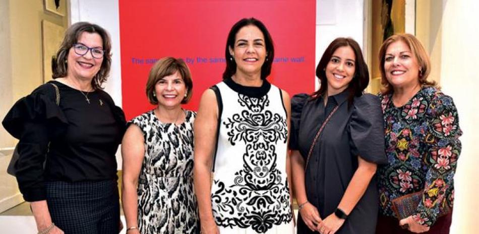 Griselda Carrón, Susy Guzmán, Alexandra Matos de Purcell, Carla Abusada e Ileana Besosa. ARTURO PEREZ/LD