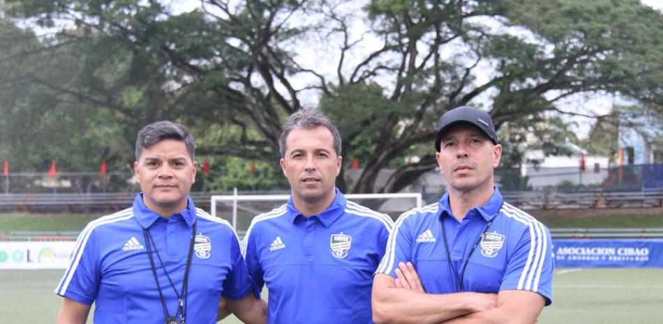 Los técnicos Jorge Alfonso, Gabriel Fernández y Gerardo Piersanti, iniciaron su trabajo con Cibao FC.