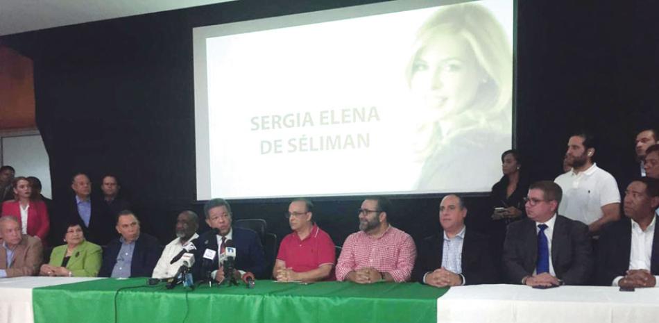 El expresidente Leonel Fernández anunció su compañera de fórmula durante una rueda de prensa.