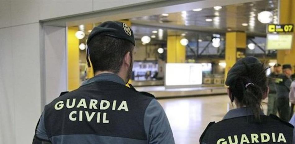 Imagen de recurso de agentes de la Guardia Civil en el aeropuerto Adolfo Suárez Madrid-Barajas. - GUARDIA CIVIL - Archivo