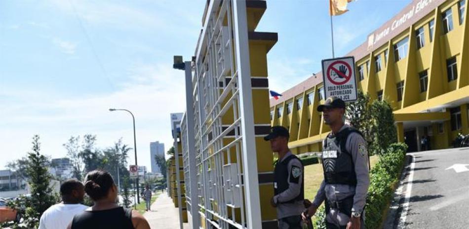 La Policía electoral fue instruida para prohibir el acceso a la Junta Central Electoral.