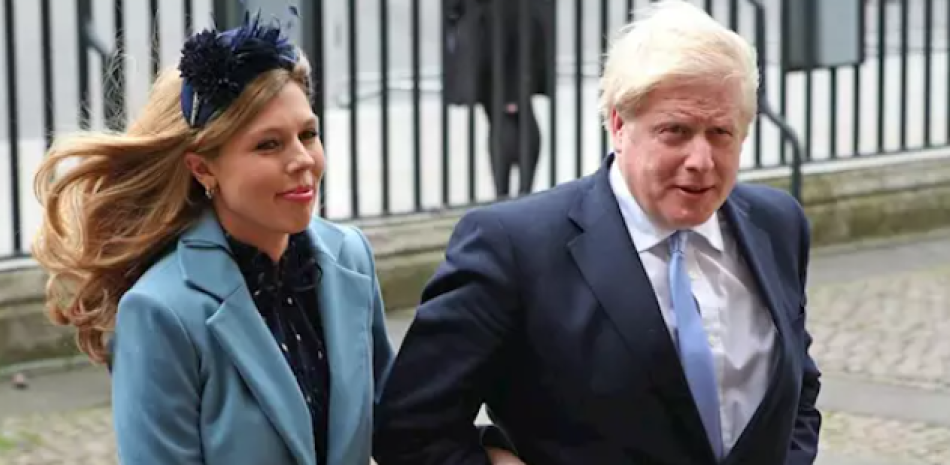 El primer ministro de Reino Unido, Boris Johnson, y su novia Carrie Symonds