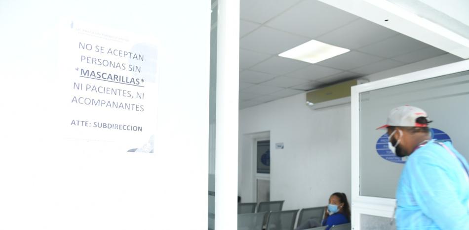 Personal de salud del hospital provincial de Salcedo, provincia Hermanas Mirabal. LEO SANTIAGO/LISTINDIARIO
