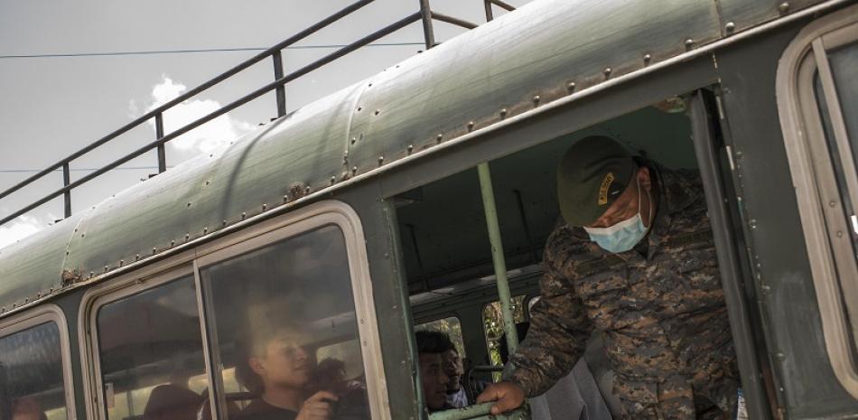Migrantes guatemaltecos, deportados de Estados Unidos, llegan a Ciudad de Guatemala, Guatemala, el 19 de marzo de 2019. (Daniele Volpe/The New York Times)