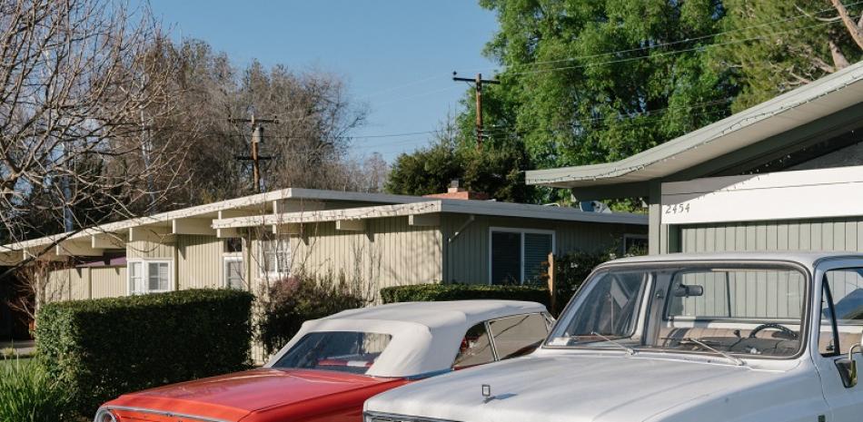 Autos estacionados afuera de una cochera en San Francisco, el 13 de febrero de 2015. (Jason Henry/The New York Times)