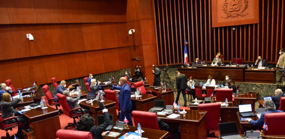 La sesión de ayer del Senado se efectuó bajo estrictas medidas de control y prevención, y a los medios de comunicación y a particulares les fue negado acceso.