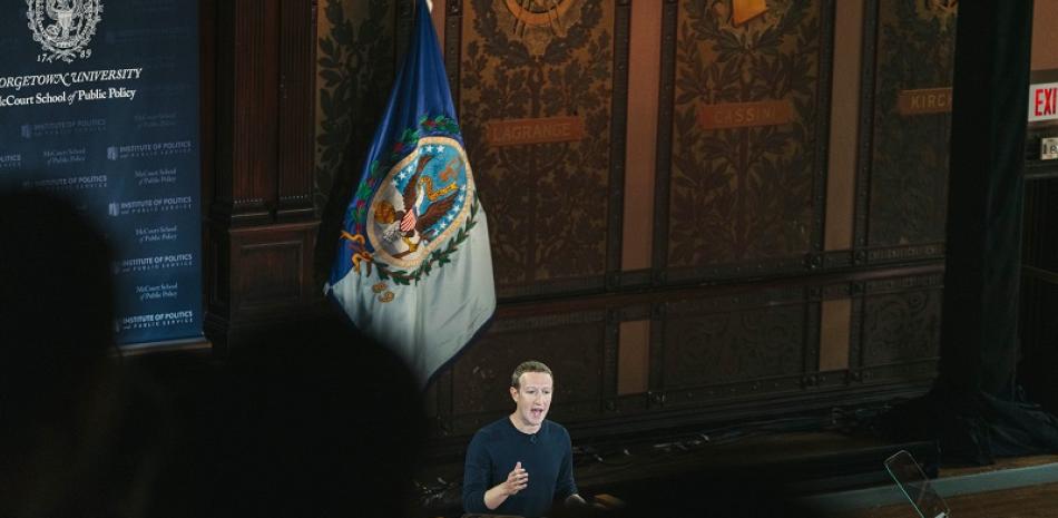 Mark Zuckerberg, director ejecutivo de Facebook, se presenta ante el Comité de la Cámara de Representantes en materia de Energía y Comercio en Washington el 11 de abril de 2018. (Tom Brenner/The New York Times)